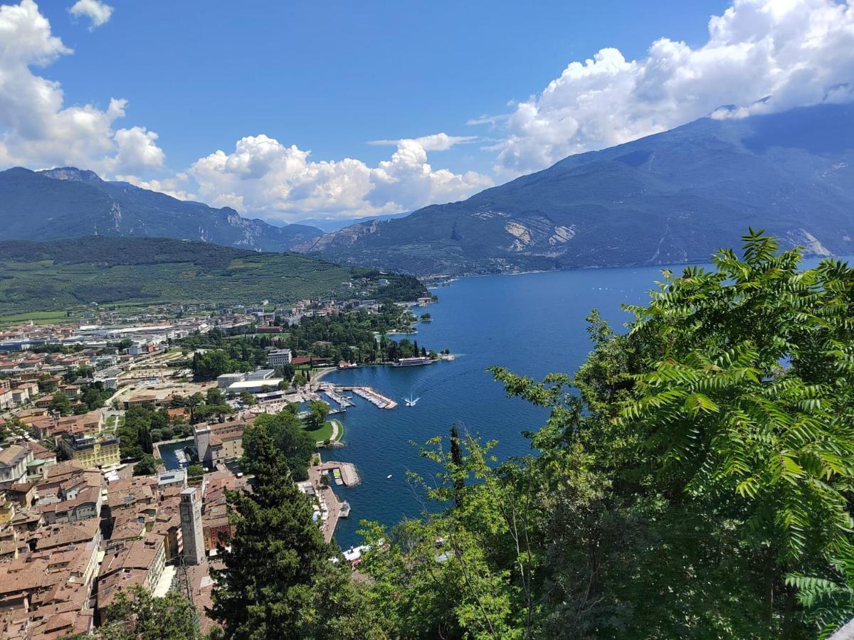 Appartamento Peppino Mit Seeblick Und Pool Riva del Garda Esterno foto